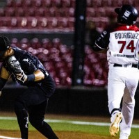 Toros reciben a Mariachis en casa.