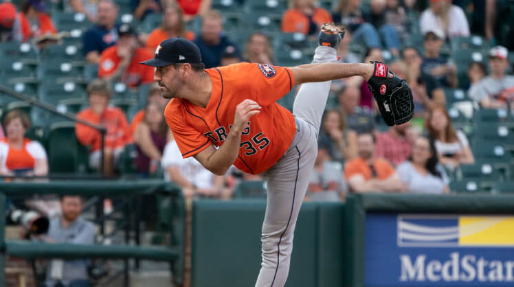 Astros vencen a Rangers.