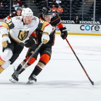 Ducks sorprenden a Golden Knights.