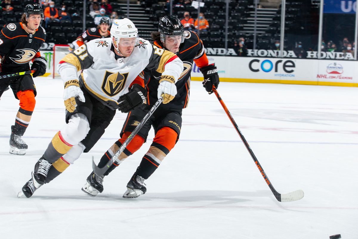 Ducks sorprenden a Golden Knights.