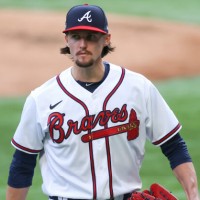 Braves vencen a Phillies en Juego 2.