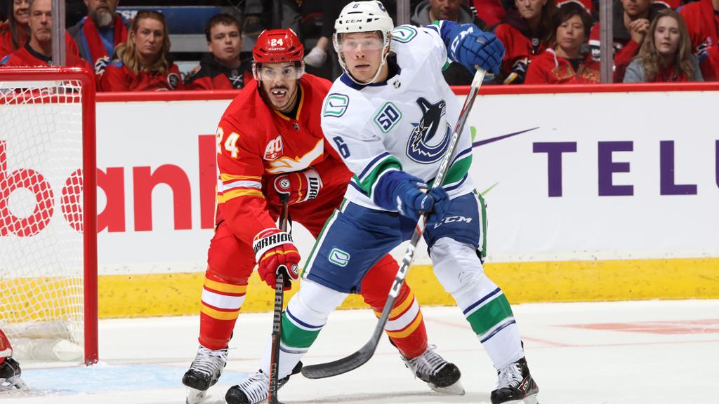 Vancouver Canucks visitan a los Calgary Flames