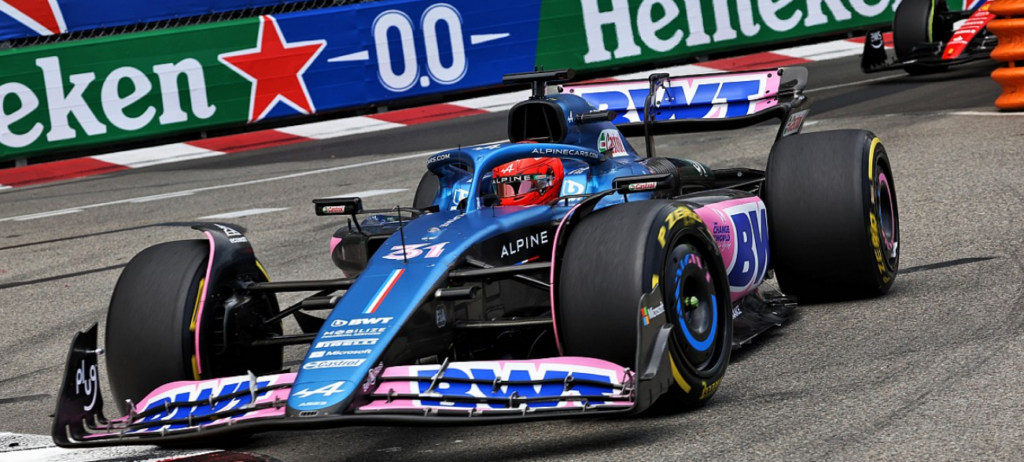 Esteban Ocon en su monoplaza