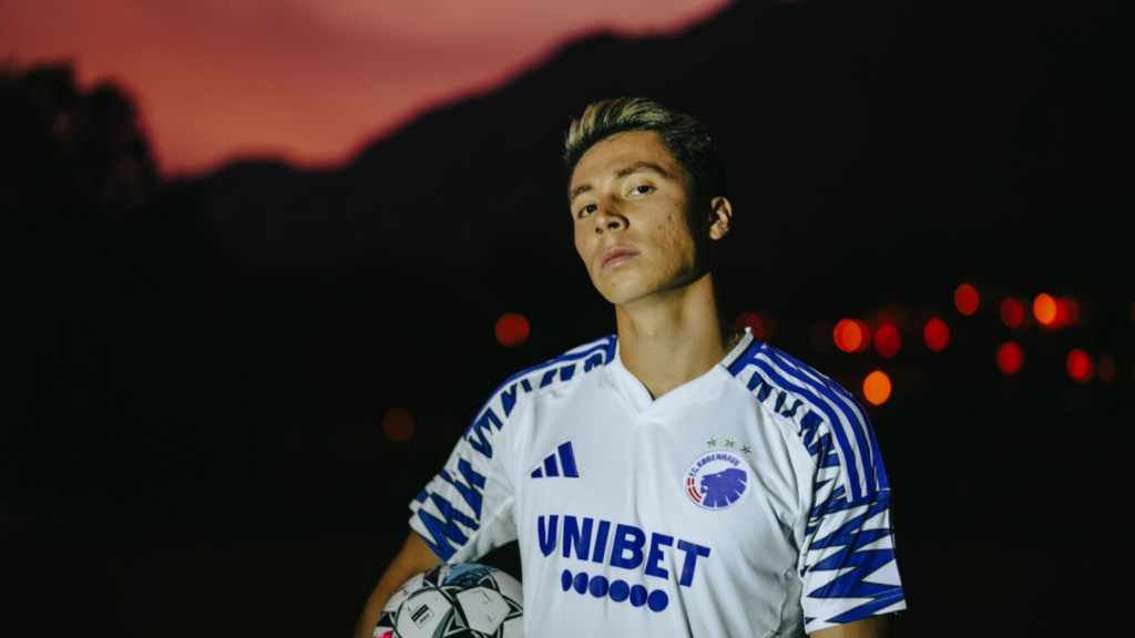 Huescas con la playera de su nuevo equipo