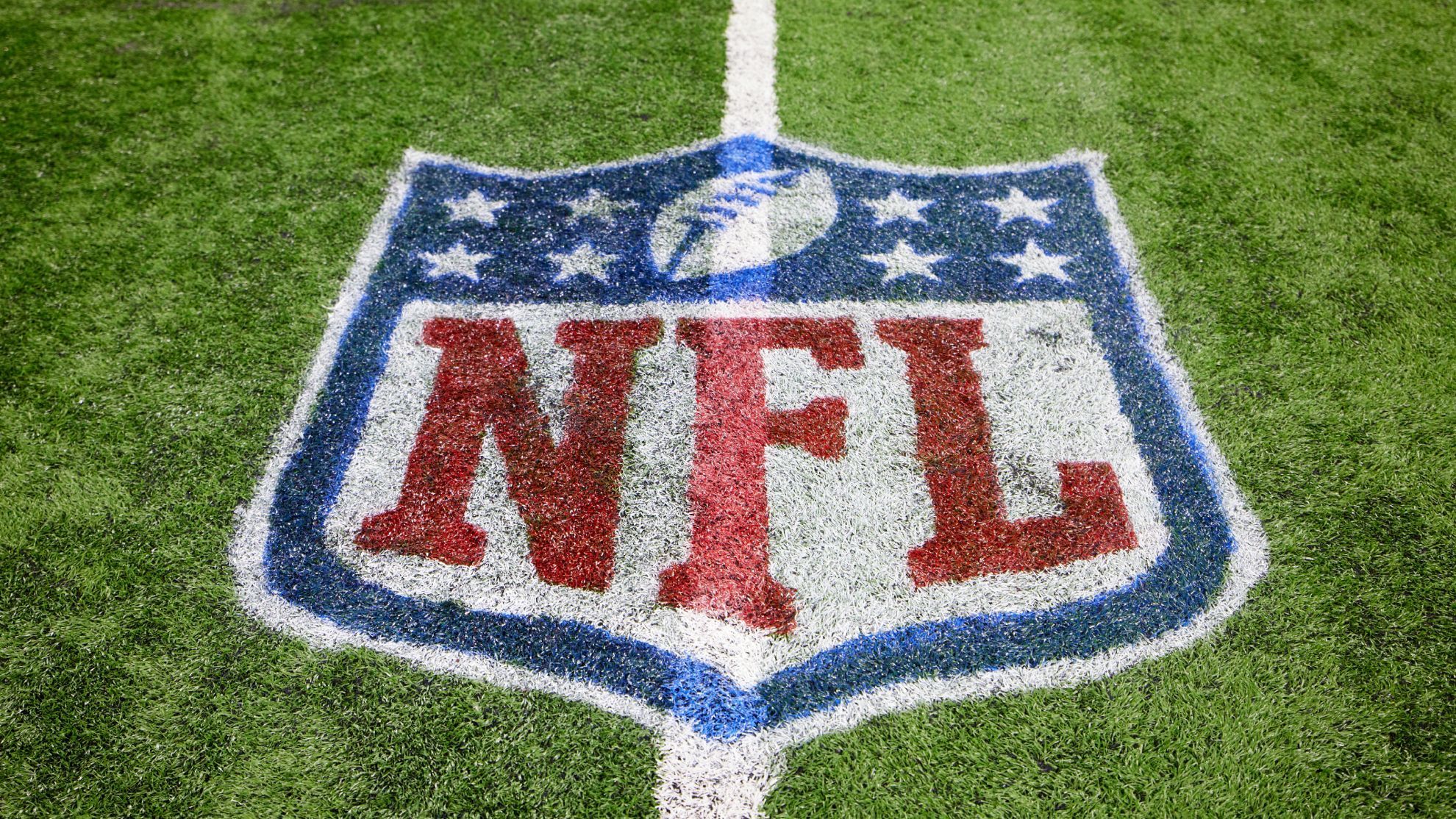 Logo en pasto de la NFL