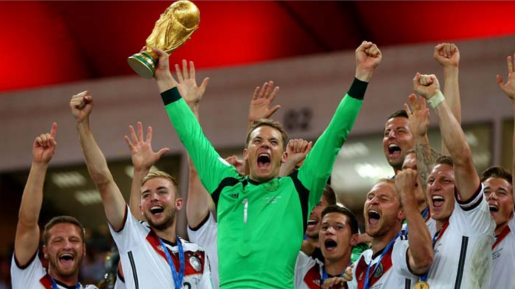 Neuer fue campeon con Alemania en Brasil 2014