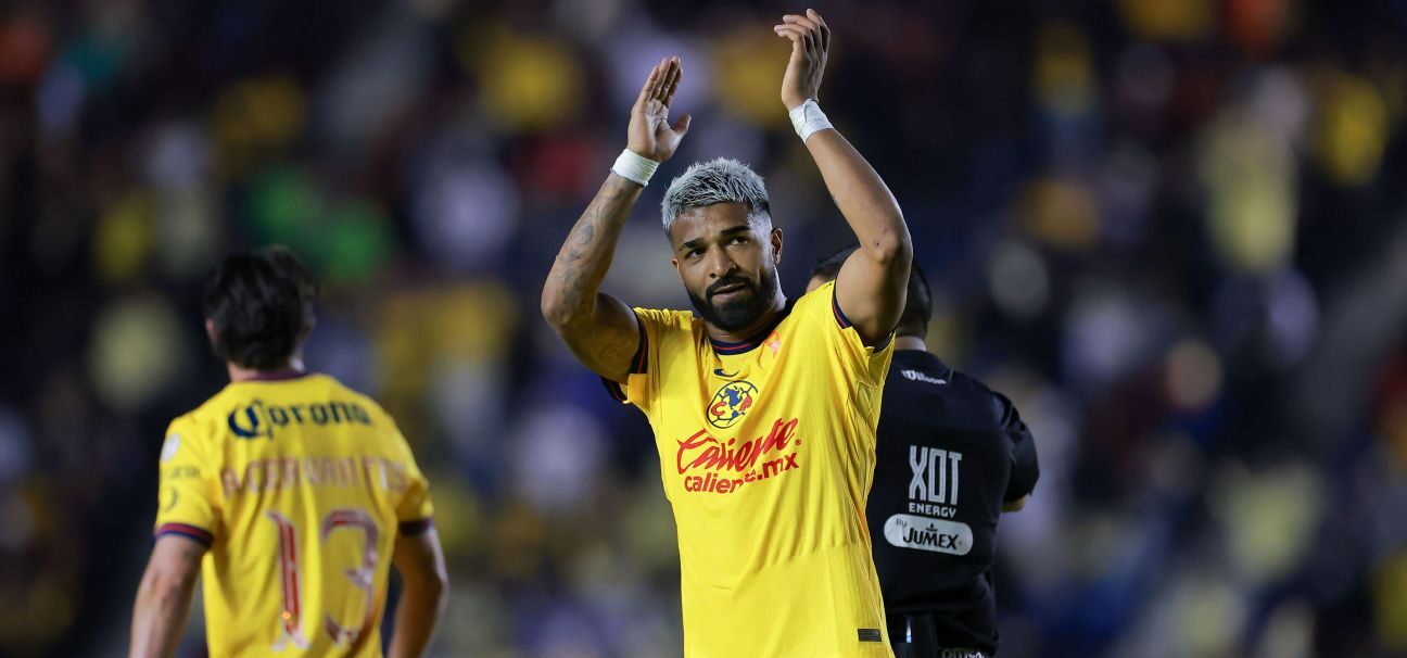 Aguirre celebra su segundo gol