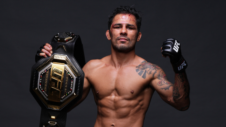 Alexandre Pantoja tras ganar su título de UFC