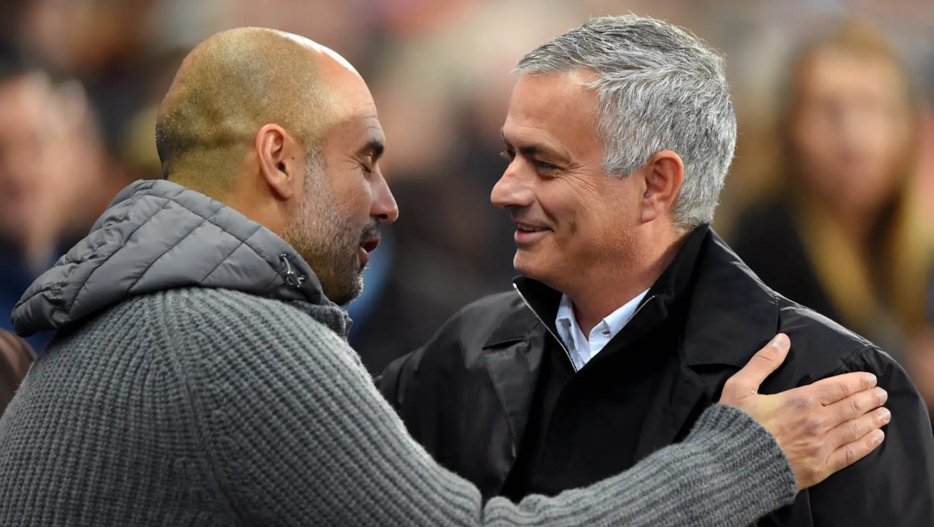 Guardiola y Mourinho en un partido de la PL