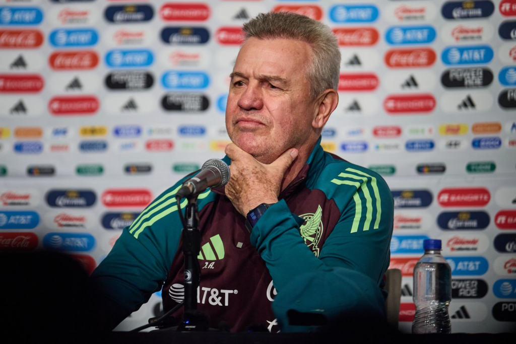 Javier Aguirre en conferencia de prensa