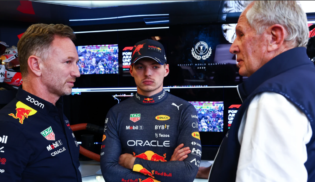 Horner, Verstappen y Marko en el taller de Red Bull