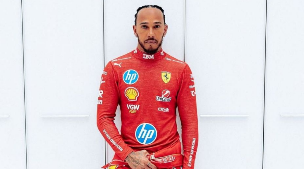 Hamilton vestido por primera vez de rojo