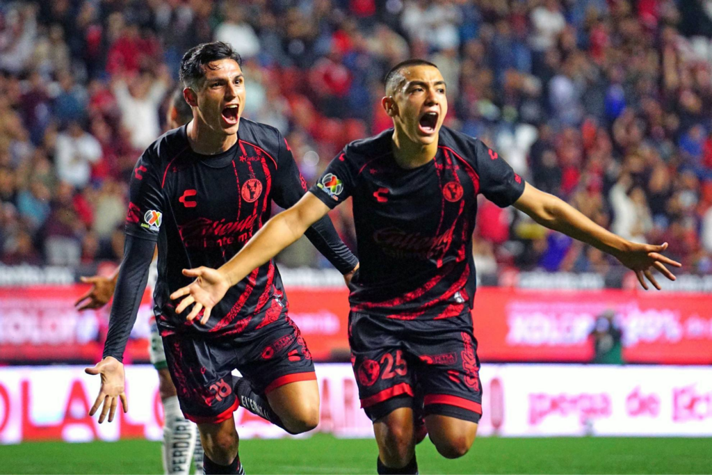 Xolos celebra un gol