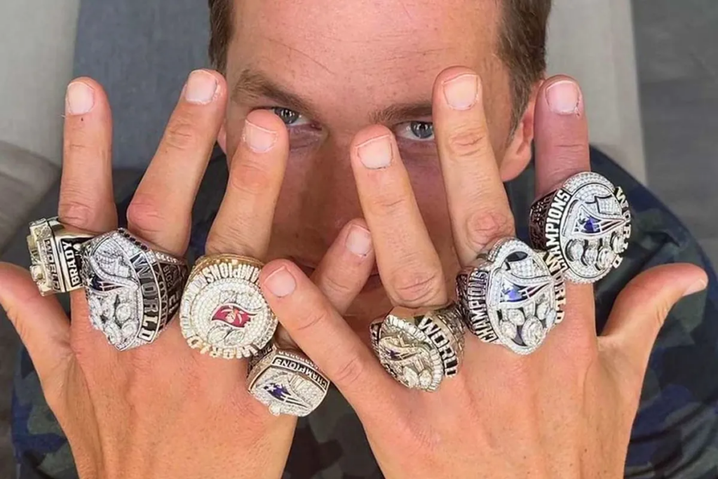 Tom Brady con sus 7 anillos de Super Bowl